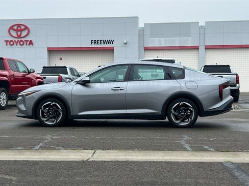 Used 2025 Kia K4 EX image 9