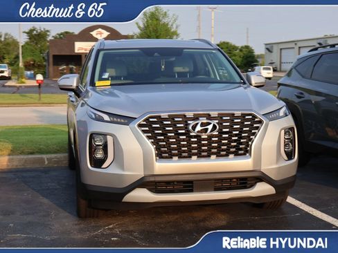 Used 2022 Hyundai Palisade SEL FWD image 3