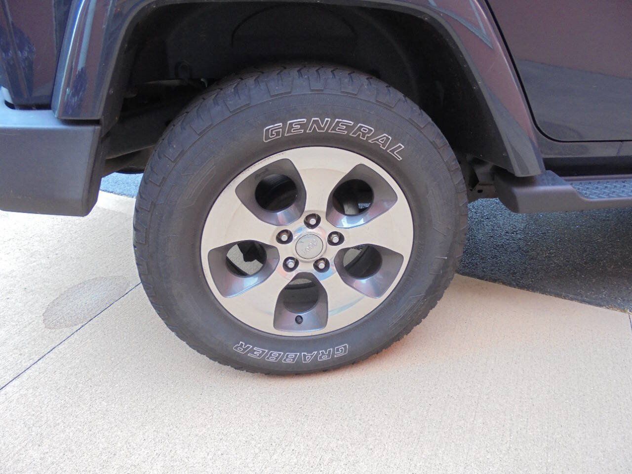 Used 2017 Jeep Wrangler Unlimited Sahara w/ Connectivity Group AWD/4WD image 20