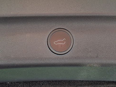 Used 2023 Tesla Model Y AWD image 29