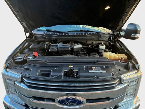 Used 2018 Ford F250 Lariat w/ Lariat Ultimate Package AWD/4WD image 28