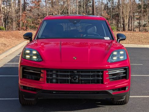 Certified 2025 Porsche Cayenne GTS AWD/4WD image 10