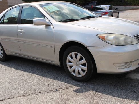 Used 2005 Toyota Camry LE image 16