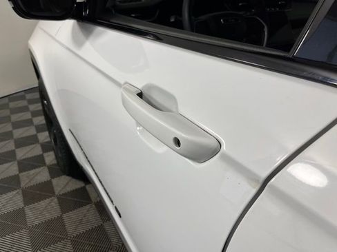 Used 2023 Jeep Grand Cherokee L Limited w/ Black Appearance Package image 10