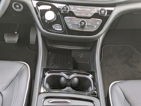 New 2026 Chrysler Pacifica Limited w/ S Appearance Package FWD image 18