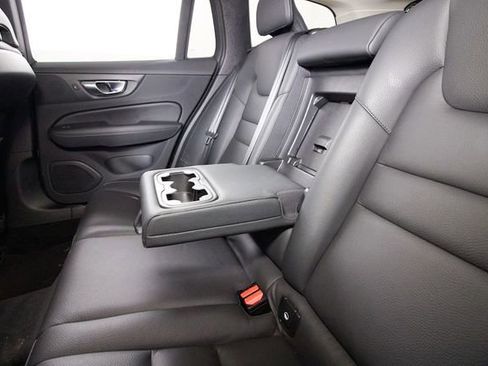 Certified 2025 Volvo V60 B5 Cross Country Plus AWD/4WD image 22