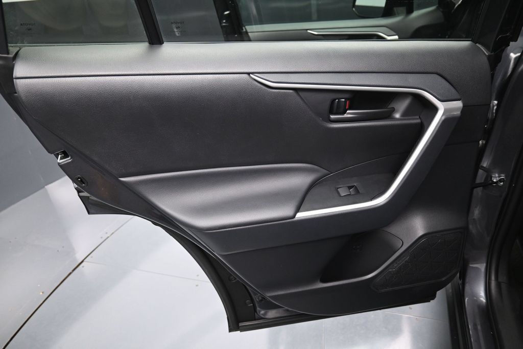 Used 2025 Toyota RAV4 LE AWD/4WD image 27