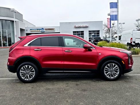 Used 2024 Cadillac XT4 Premium Luxury image 7