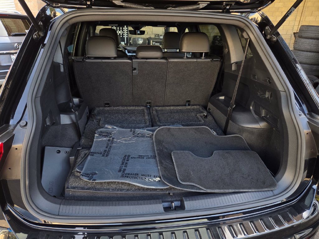 Used 2023 Volkswagen Tiguan SE R-Line FWD image 27