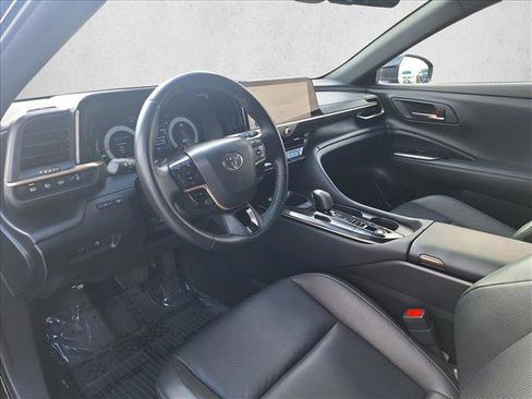 Used 2025 Toyota Crown Signia XLE image 10