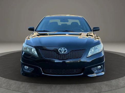 Used 2011 Toyota Camry SE image 2
