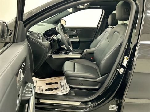 Used 2025 Mercedes-Benz GLA 250 4MATIC image 9