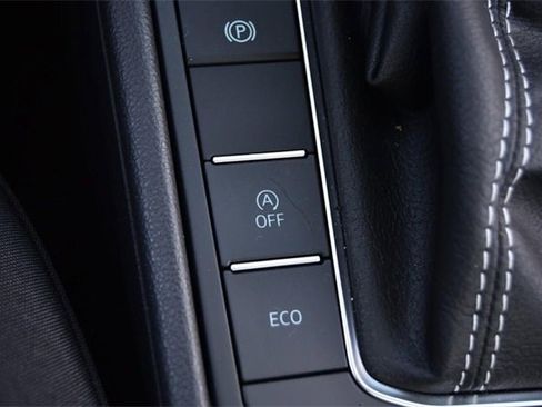 Certified 2025 Volkswagen Jetta S image 17