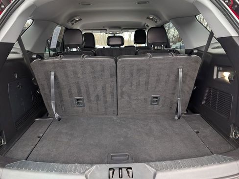 Used 2021 Ford Explorer XLT w/ Equipment Group 202A image 9