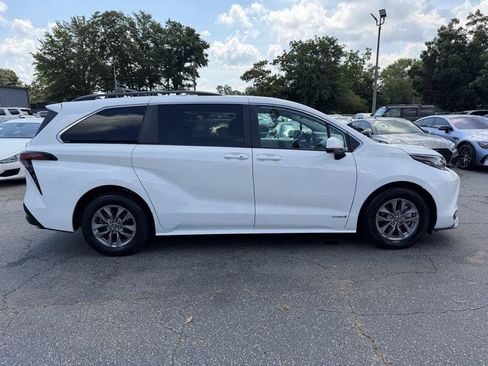 Used 2021 Toyota Sienna LE FWD image 13
