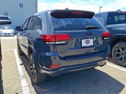 Used 2018 Jeep Grand Cherokee Altitude AWD/4WD image 3