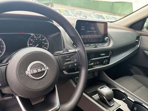 Used 2022 Nissan Rogue SV FWD image 13
