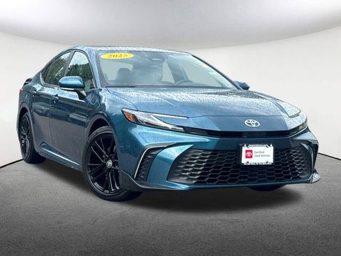 Certified 2025 Toyota Camry SE w/ Convenience Package image 2