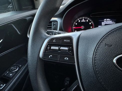 Used 2020 Kia Sorento LX image 29