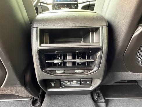 Used 2024 Jeep Grand Cherokee Limited w/ Black Appearance Package AWD/4WD image 16