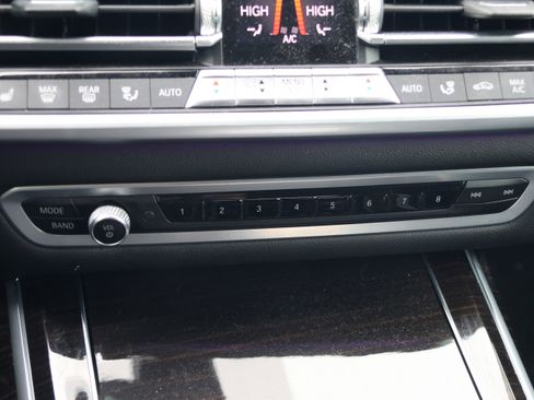 Used 2021 BMW X7 xDrive40i w/ Premium Package image 26