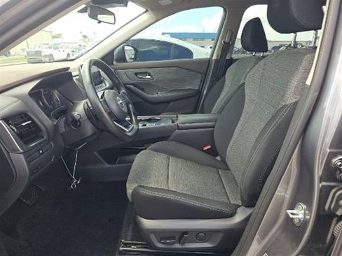 Used 2022 Nissan Rogue SV image 3