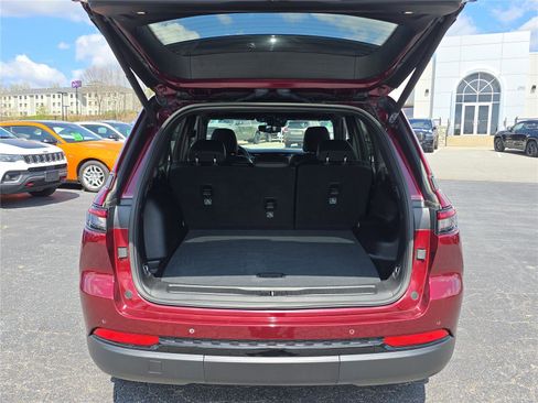 Used 2023 Jeep Grand Cherokee Altitude image 5