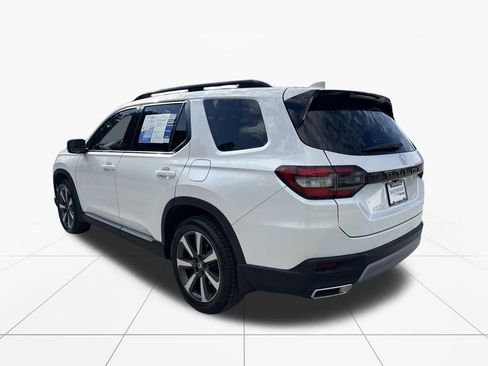 Used 2025 Honda Pilot Touring image 6