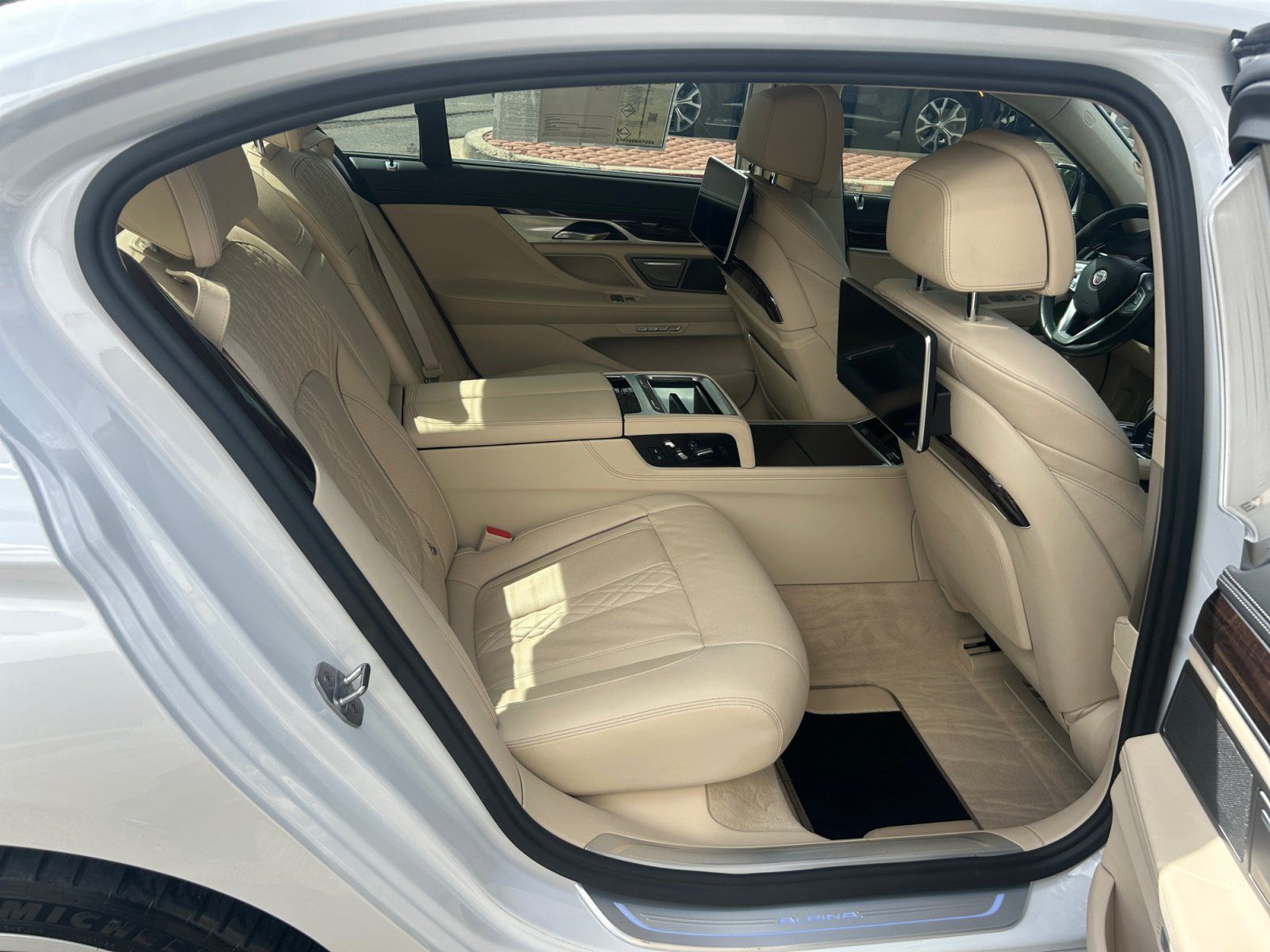 Used 2017 BMW 750i xDrive AWD/4WD image 30