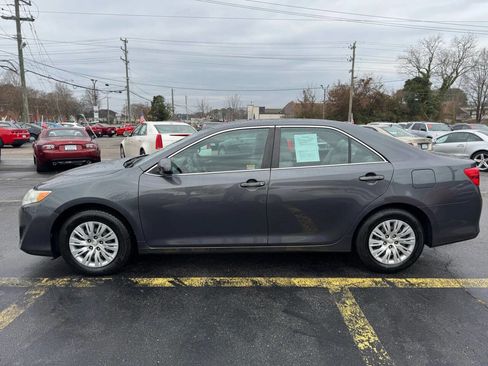 Used 2012 Toyota Camry L image 9