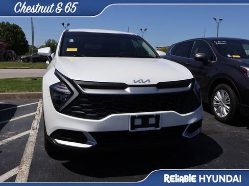 Used 2023 Kia Sportage LX image 3