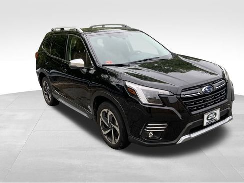 Used 2023 Subaru Forester Touring image 3