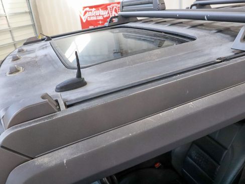 Used 2003 HUMMER H2 w/ Preferred Equipment Group AWD/4WD image 33