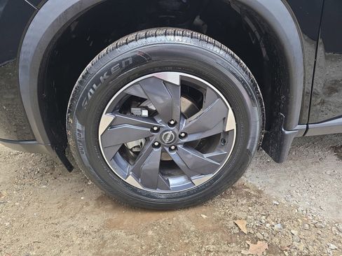 Used 2025 Nissan Rogue SV FWD image 13