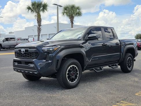 Used 2025 Toyota Tacoma TRD Off-Road AWD/4WD image 2