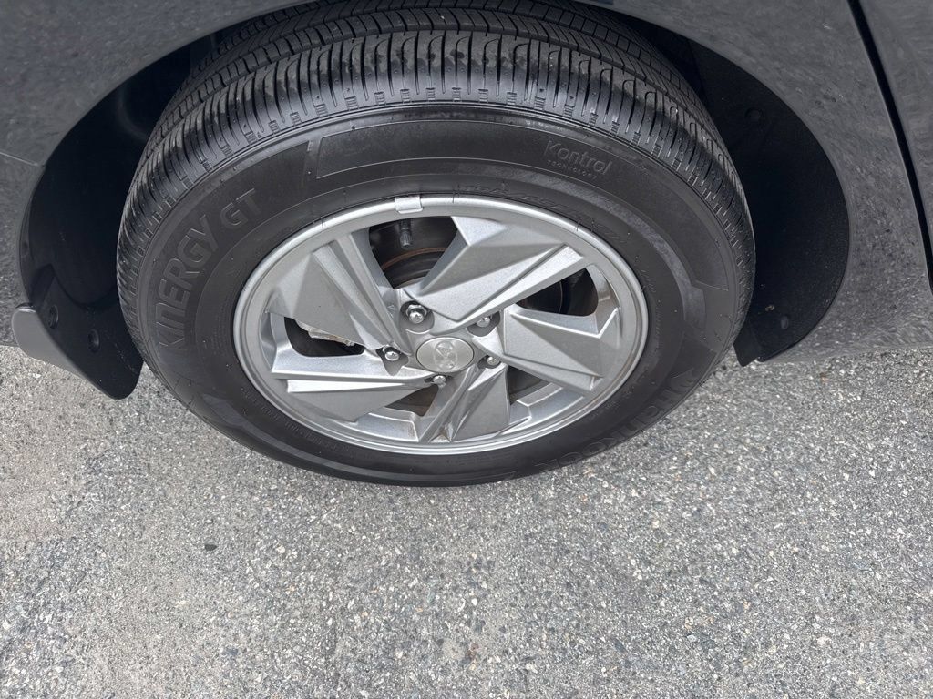 Certified 2026 Hyundai Elantra SE FWD image 13