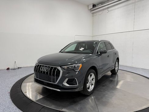 Used 2020 Audi Q3 2.0T Premium w/ Convenience Package AWD/4WD image 3