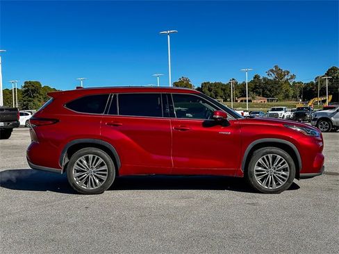 Certified 2021 Toyota Highlander Platinum image 9