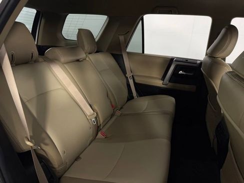 Used 2017 Toyota 4Runner SR5 Premium image 17