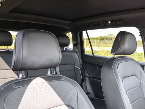 Used 2023 Volkswagen Tiguan SEL R-Line image 38