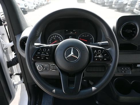 Used 2024 Mercedes-Benz Sprinter 2500 image 2