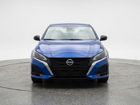 Used 2025 Nissan Altima 2.5 SV image 2