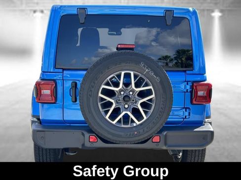 Used 2024 Jeep Wrangler Unlimited Sahara w/ Technology Group AWD/4WD image 5
