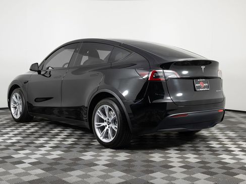 Used 2023 Tesla Model Y Long Range image 4