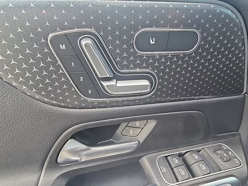 Used 2025 Mercedes-Benz GLB 250 GLB 250 4MATIC w/ Exclusive Package image 15