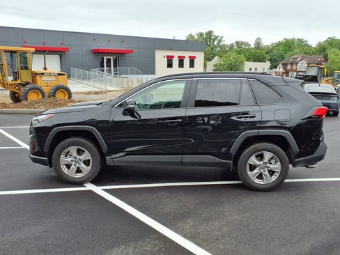 Used 2025 Toyota RAV4 XLE AWD/4WD image 28