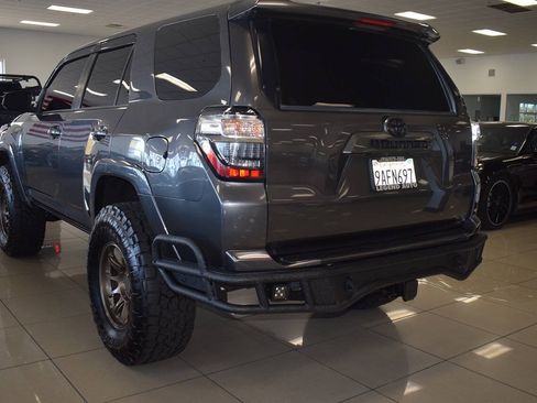 Used 2017 Toyota 4Runner SR5 AWD/4WD image 6