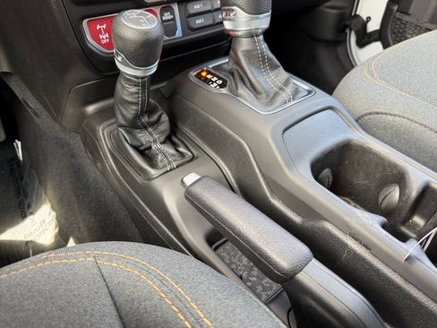 Used 2025 Jeep Wrangler Unlimited Sport AWD/4WD image 28