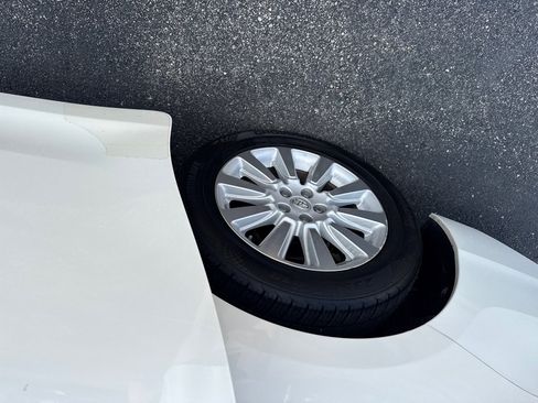 Used 2015 Toyota Sienna Limited Premium FWD image 21