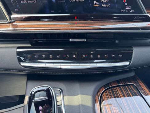 Certified 2024 Cadillac Escalade Premium Luxury w/ Performance Package AWD/4WD image 28